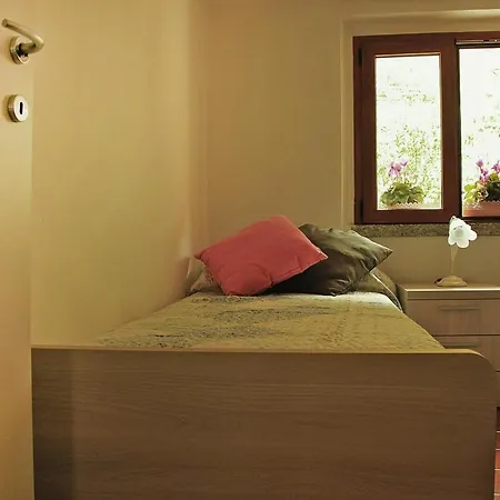 Directly On The Lake Paganini Flats In Apartment Lezzeno