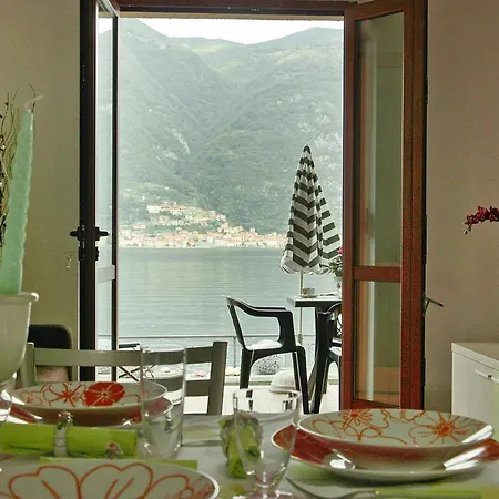 Directly On The Lake Paganini Flats In Apartmán *