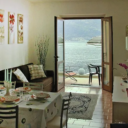 Directly On The Lake Paganini Flats In Apartmán Lezzeno